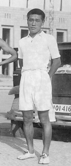손기정 인물 사진(1936). 시상대 사진이 아니다 — 일장기가 보이는 시상대 사진은 별도 확보 필요
